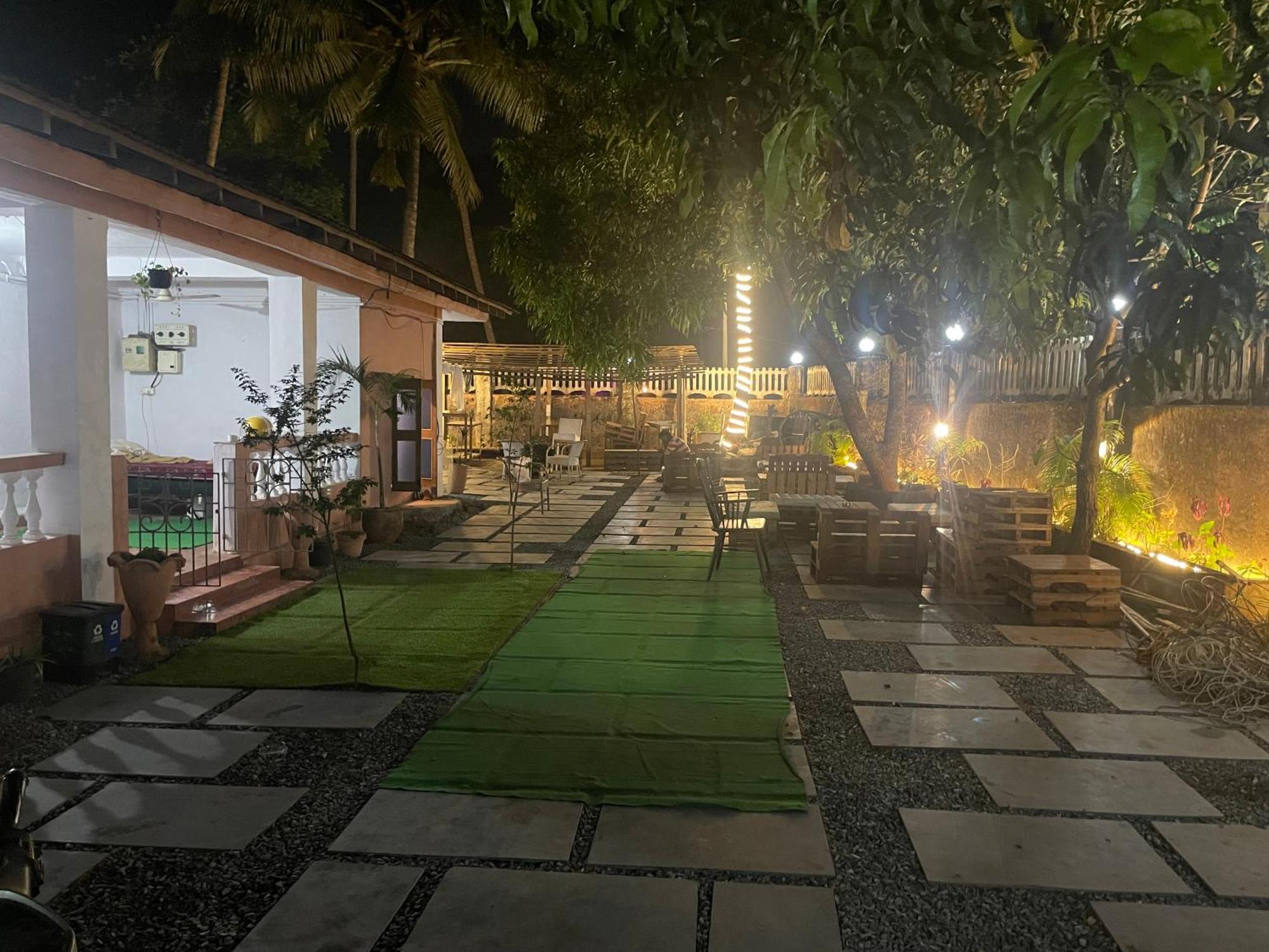 Streetmates Hostel Анджуна Екстериор снимка