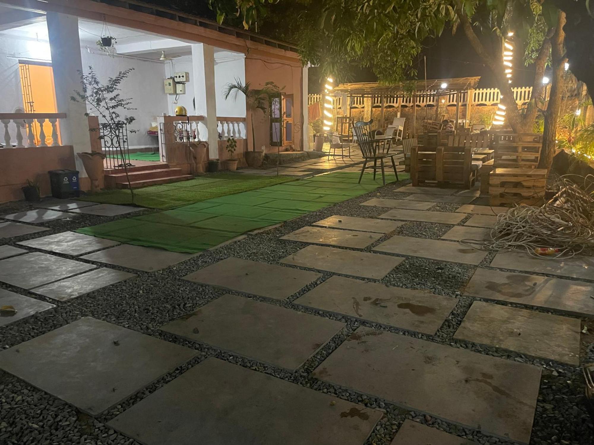 Streetmates Hostel Анджуна Екстериор снимка