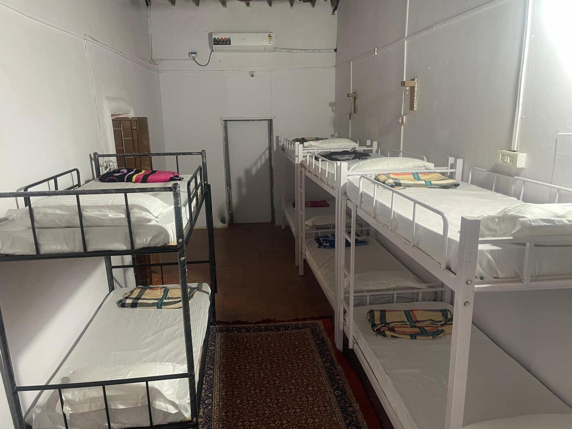 Streetmates Hostel Анджуна Екстериор снимка