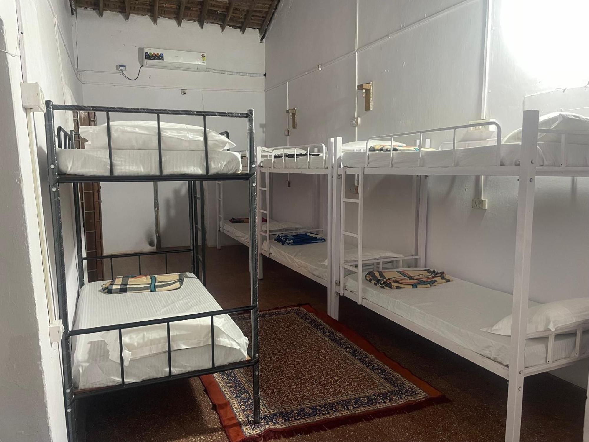 Streetmates Hostel Анджуна Екстериор снимка