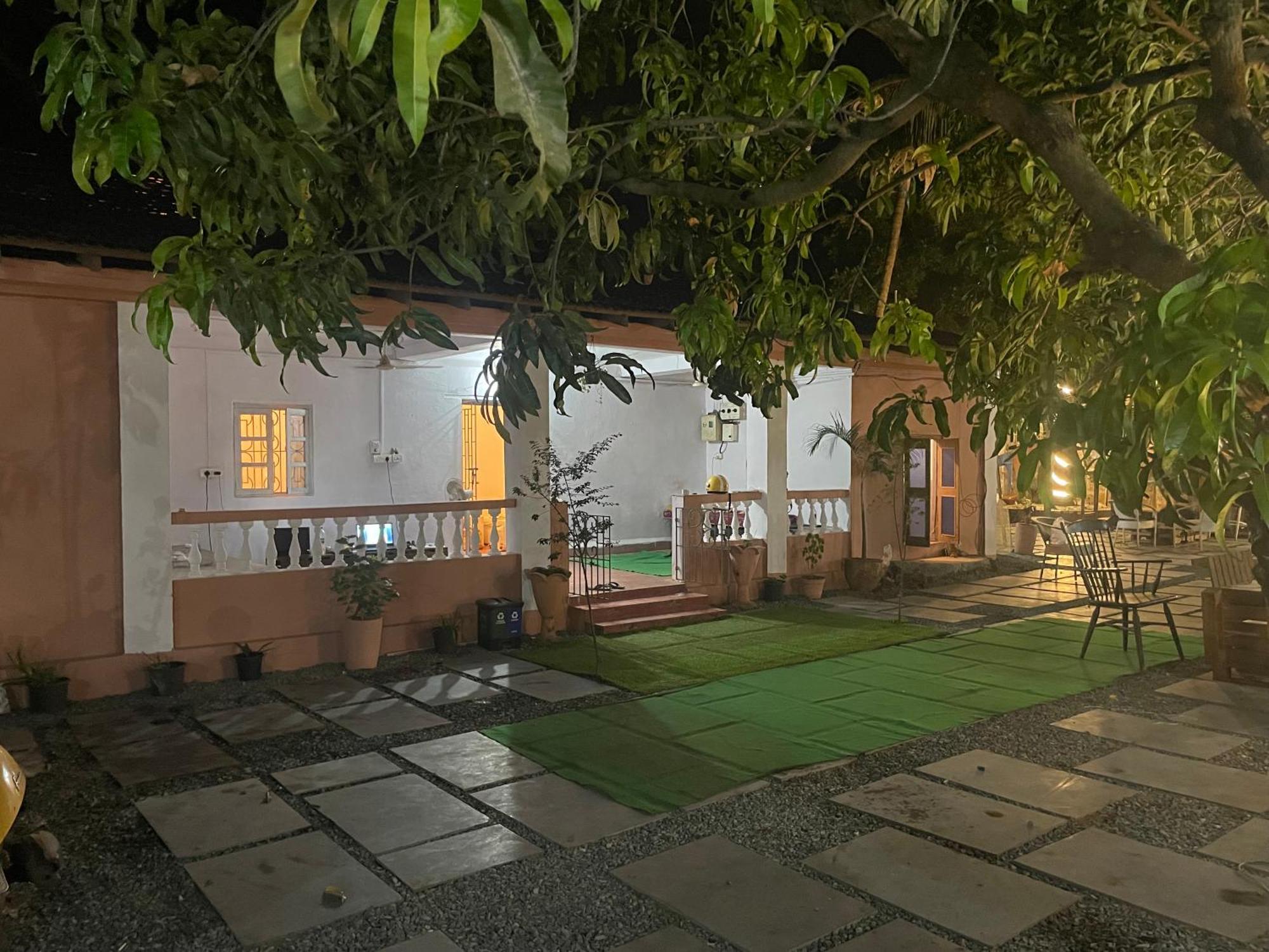 Streetmates Hostel Анджуна Екстериор снимка