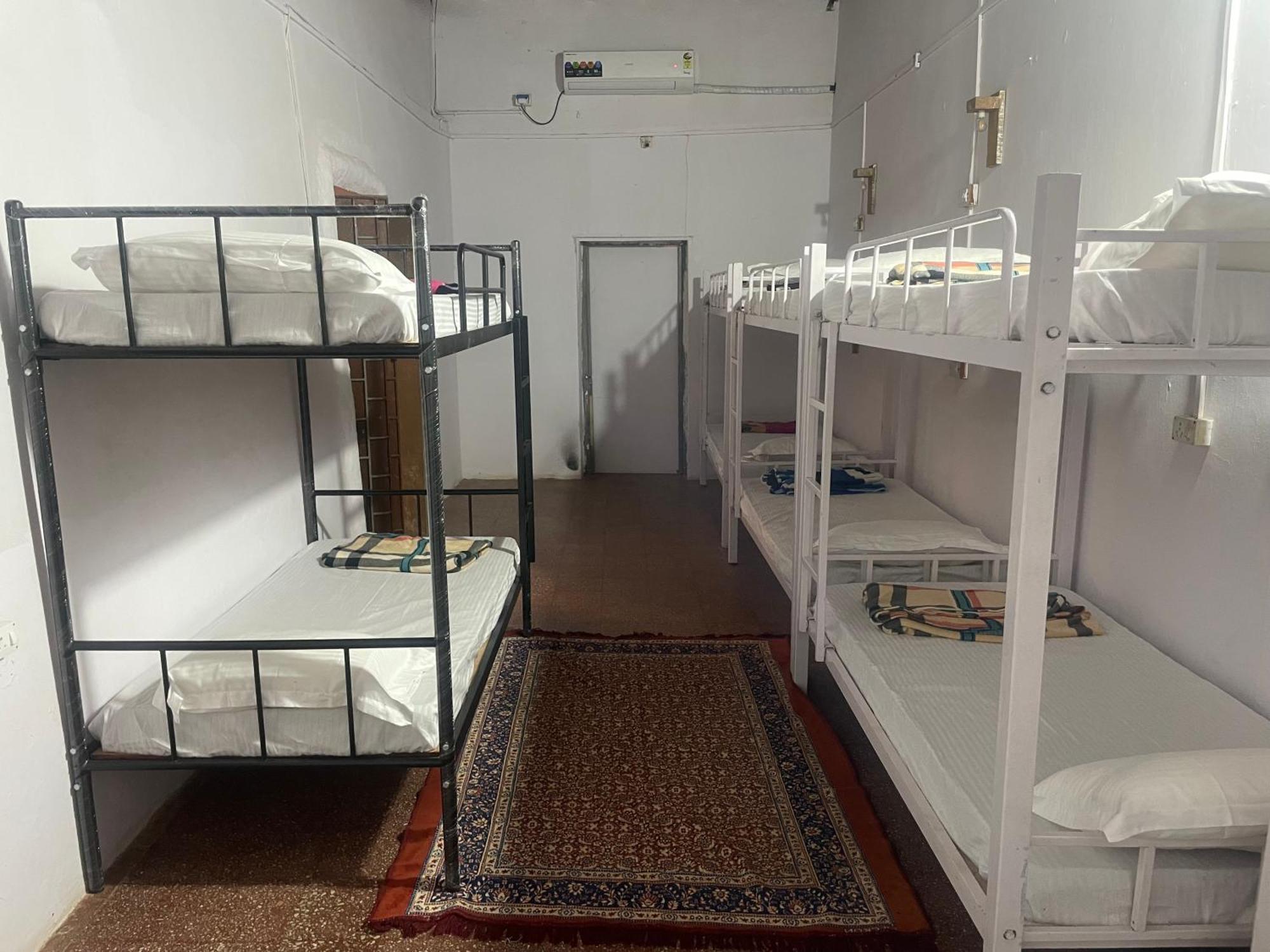 Streetmates Hostel Анджуна Екстериор снимка