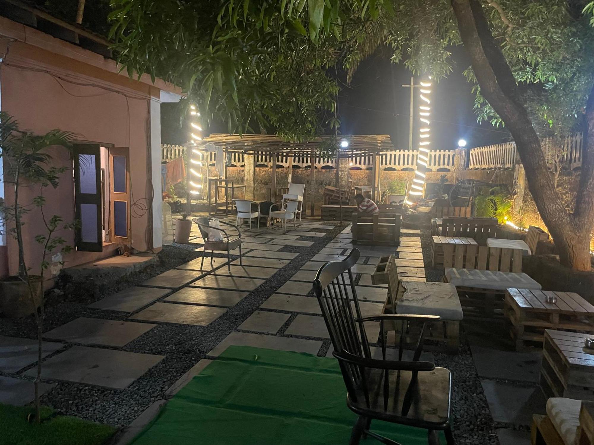 Streetmates Hostel Анджуна Екстериор снимка